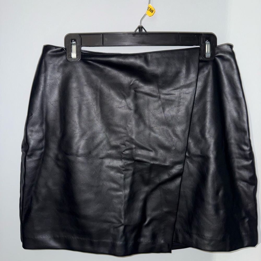 NWOT Old Navy Black Mini Skirt Size Medium